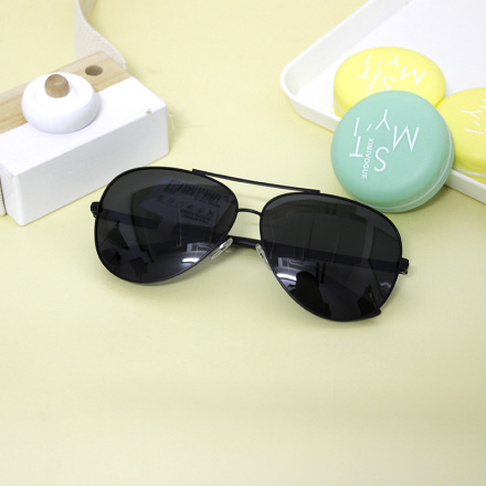 Classic Style Aviator Sunglasses-Black Frame Gray Lenses