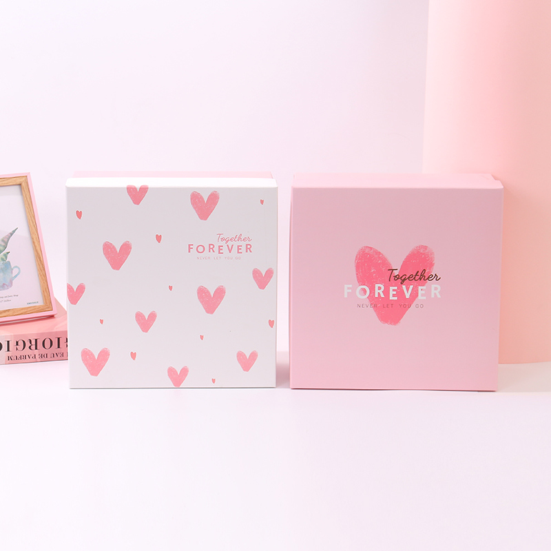 Lovely Heart Pattern Gift Box Set (Square Box with String Lights)