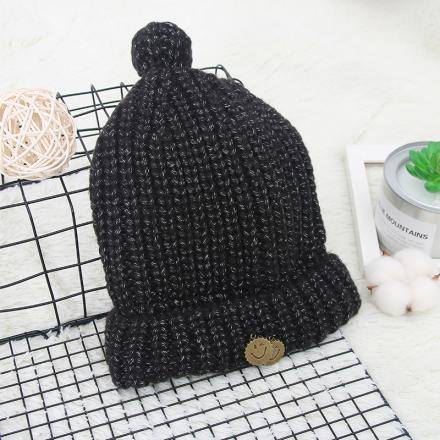 [XVSPH01655] Simple Knit Hat with Pendant-Black
