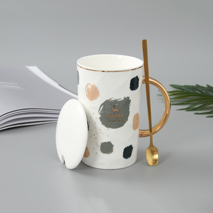 Simple Style Ceramic Mug with Golden Handle and Gilded Steel Spoon (Style B)